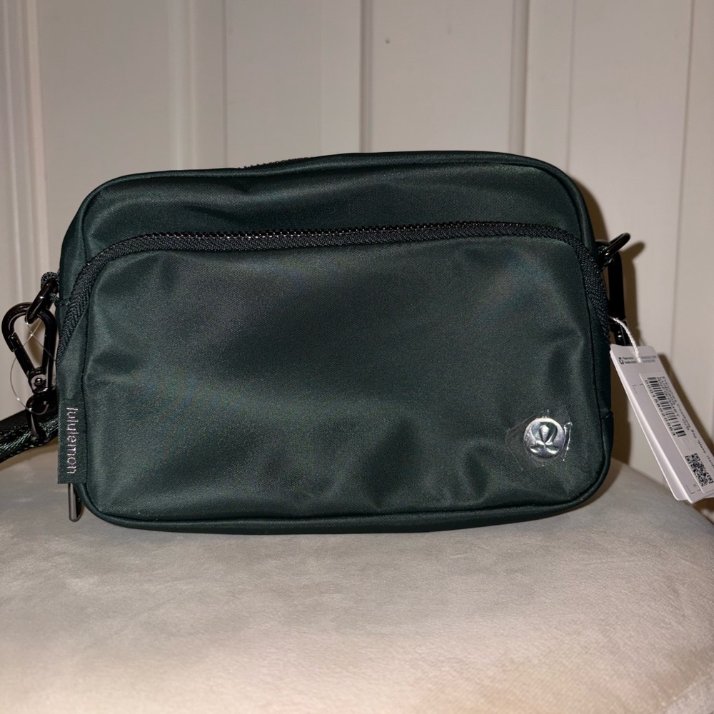 lululemon Green Crossbody Bag - Picture 2 of 4